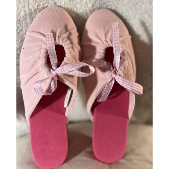 Avon ~‎ Pink Key holl slippers Small 5/6 - Picture 1 of 5